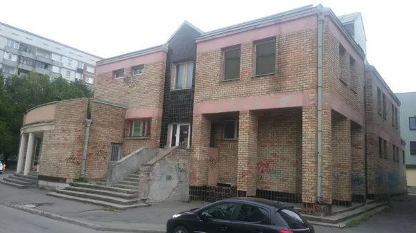 Tirdzniecības ēka.
